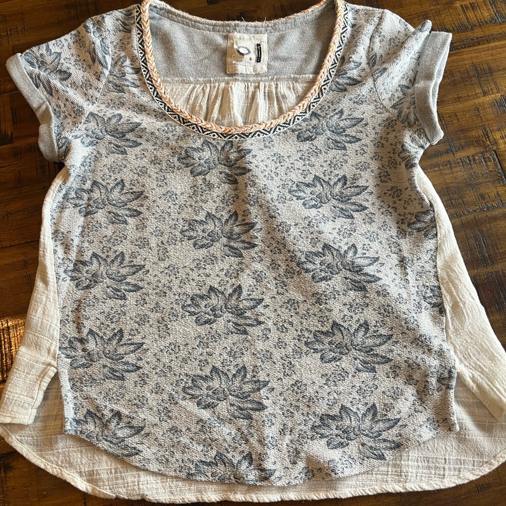 Anthropologie Gray and Cream Floral Tee